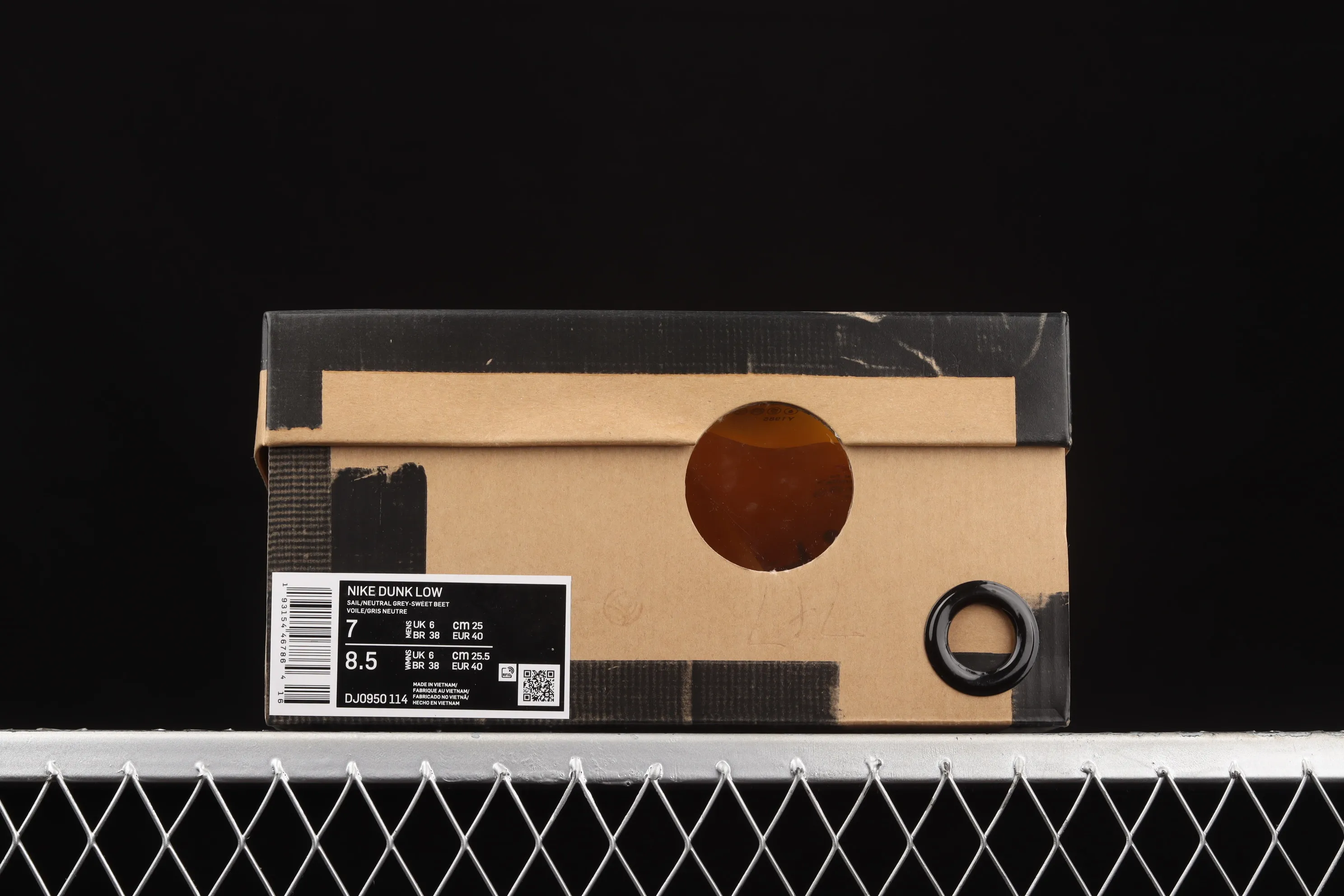 All Categories Nk SB Dunk Series Nk SB Dunk Low low-top sneakers OF x Nk Dunk Low "12 of 50" OW suede SB smashed backboard fashion casual sneakers DJ0950-114
